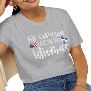 Bilingual Heartbeat T-Shirt - Mi Corazón Late en Dos Idiomas El Salvador Flag & USA Flag Tee - Perfect Gift for Bilingual Teachers
